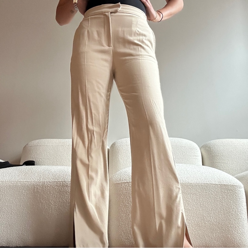 Straight-fit slit hem beige trousers